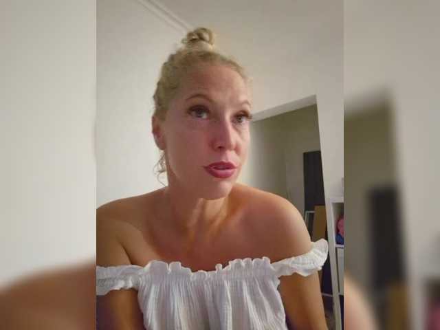 MoonKitten live webcam show