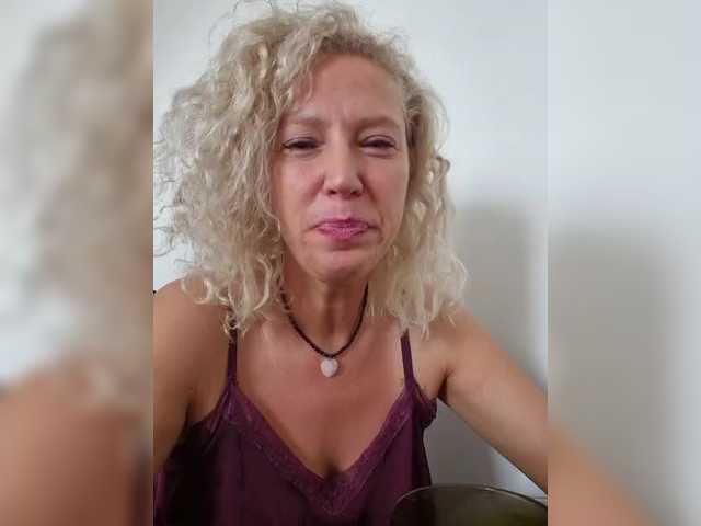 MoonKitten live cam on BongaCams