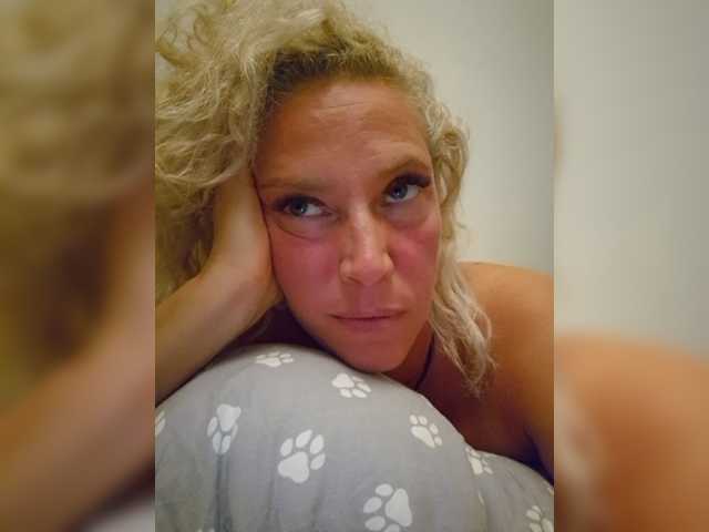 moonkitten live sex show