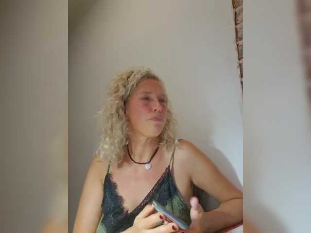 MoonKitten live cam on 