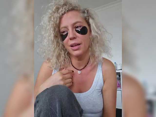 MoonKitten live cam on BongaCams