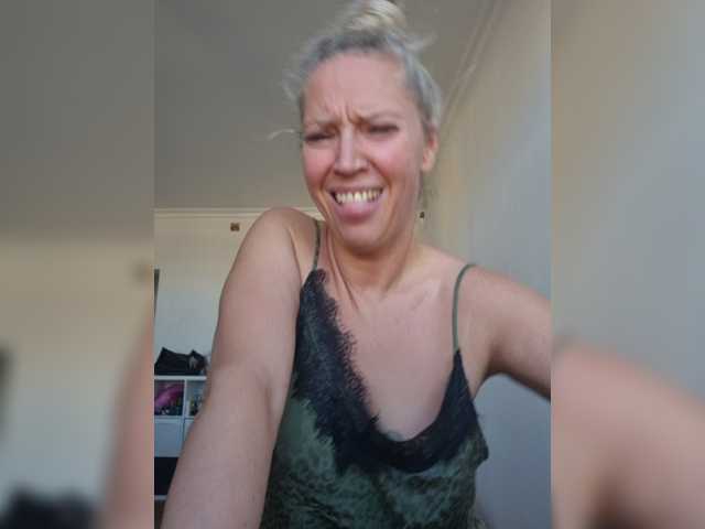 MoonKitten live cam on BongaCams