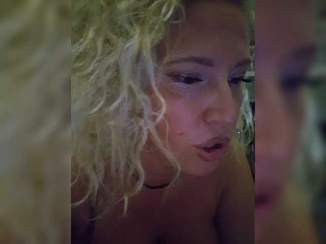 MoonKitten live cam on BongaCams