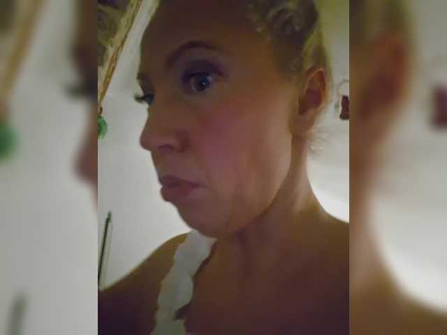 MoonKitten live cam on BongaCams