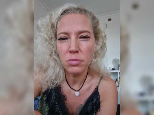 MoonKitten live webcam show