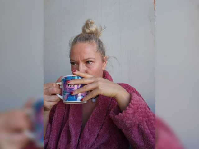 MoonKitten, live now on BongaCams