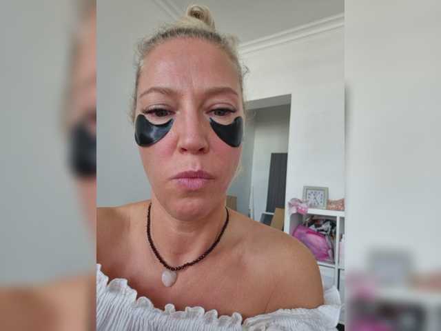 MoonKitten live cam on BongaCams