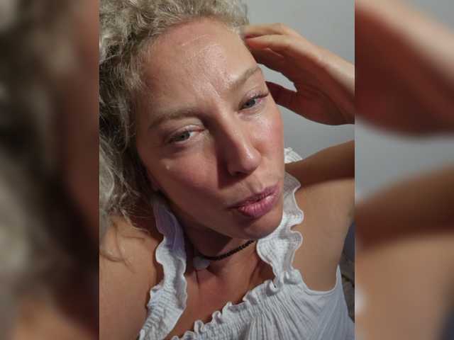 MoonKitten live cam