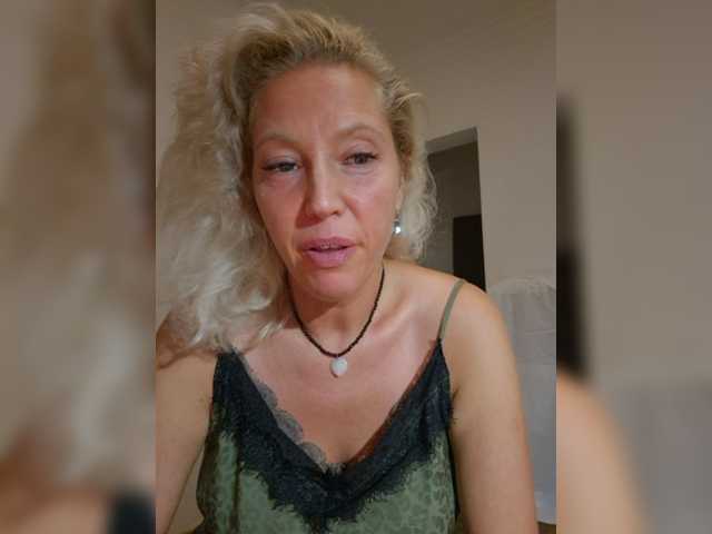 MoonKitten live cam on BongaCams