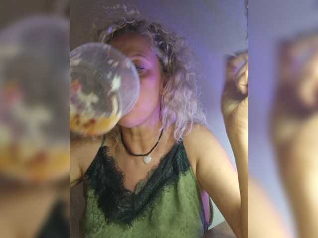 MoonKitten, en directo ahora en BongaCams