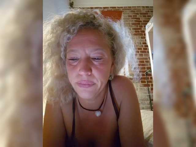 MoonKitten live cam on BongaCams