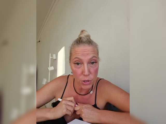 MoonKitten live cam on BongaCams