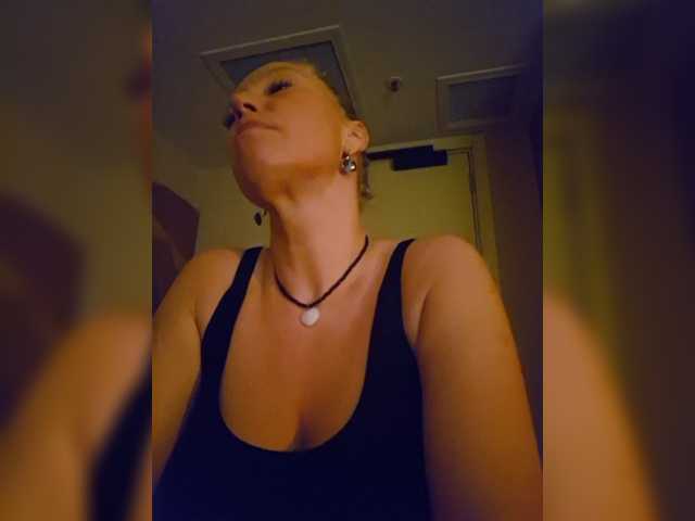 MoonKitten live cam on BongaCams