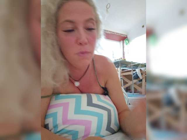 MoonKitten live webcam show