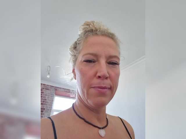MoonKitten live cam