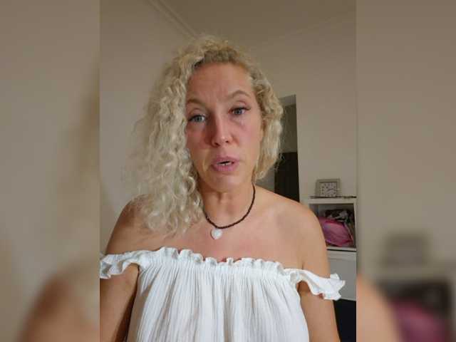 MoonKitten live cam on BongaCams