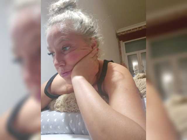 MoonKitten live cam on BongaCams