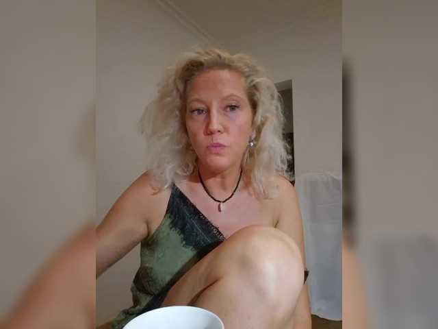 MoonKitten live cam on BongaCams