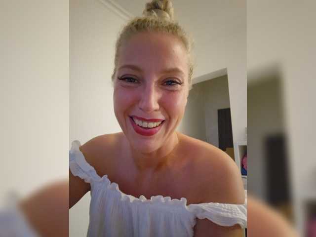 MoonKitten live webcam show
