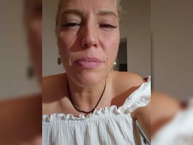 MoonKitten live cam on BongaCams