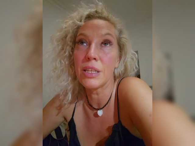 MoonKitten live cam