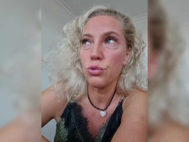 MoonKitten live webcam show