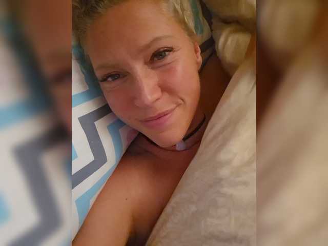 moonkitten live sex show