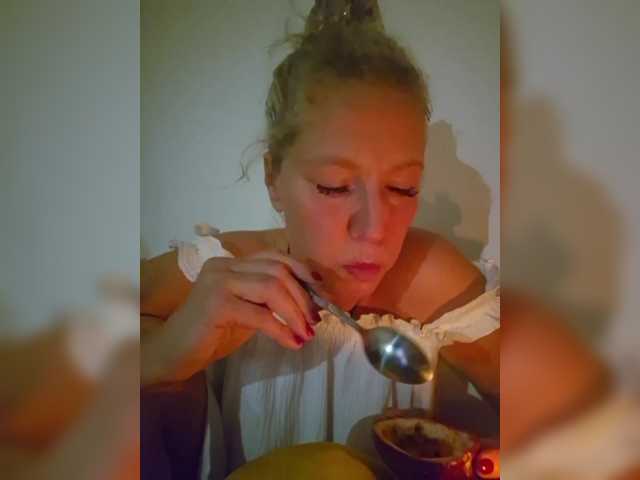 MoonKitten live cam on BongaCams