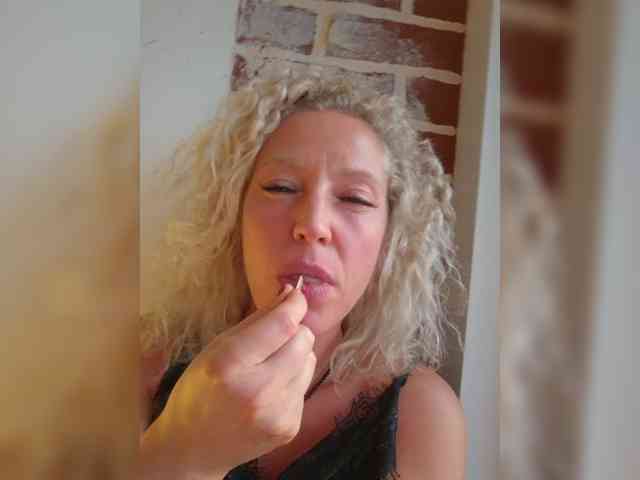 MoonKitten Sex Cam Show