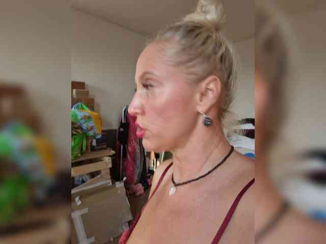 MoonKitten Sex Cam Show
