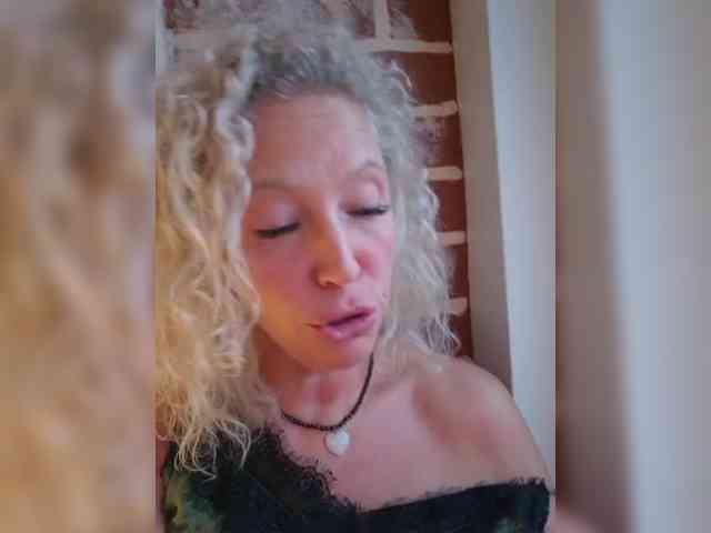 MoonKitten Sex Cam Show
