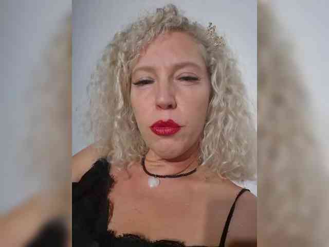 MoonKitten Sex Cam Show