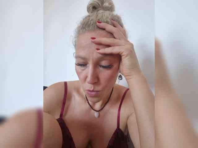 MoonKitten Sex Cam Show