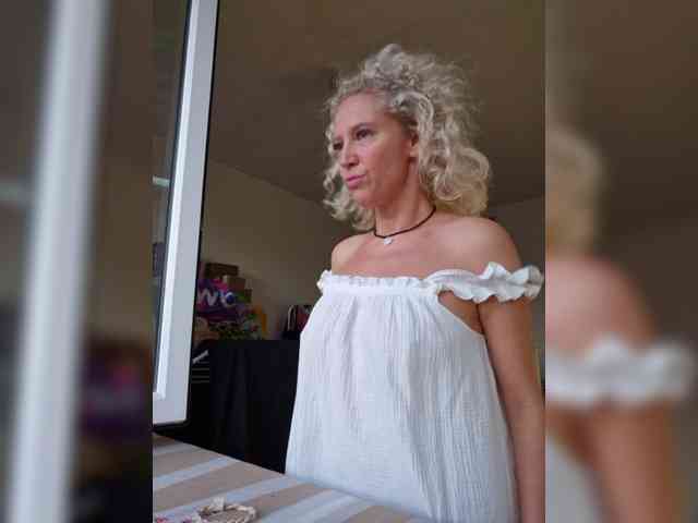 MoonKitten Sex Cam Show