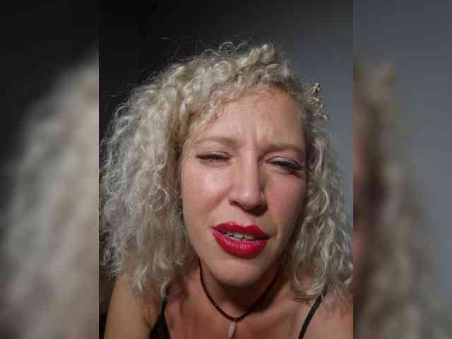 MoonKitten Sex Cam Show