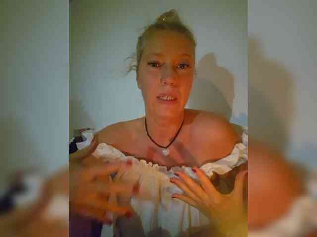 MoonKitten Sex Cam Show
