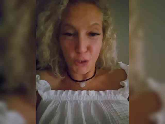 MoonKitten Sex Cam Show