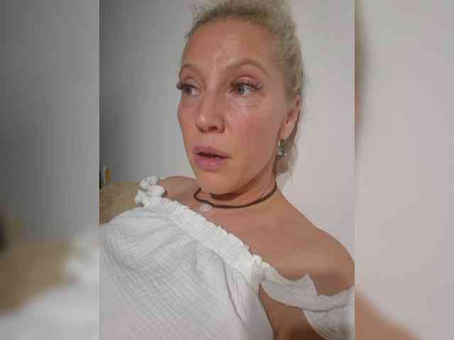 MoonKitten Sex Cam Show