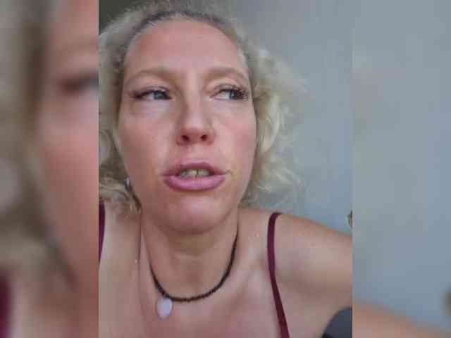 MoonKitten Sex Cam Show