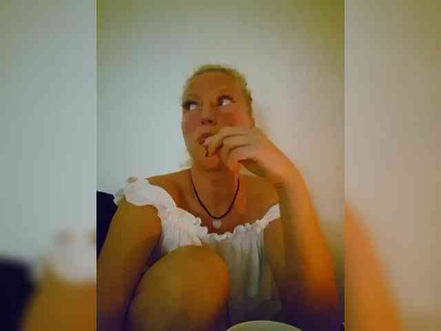 MoonKitten Live Webcam on BongaCams