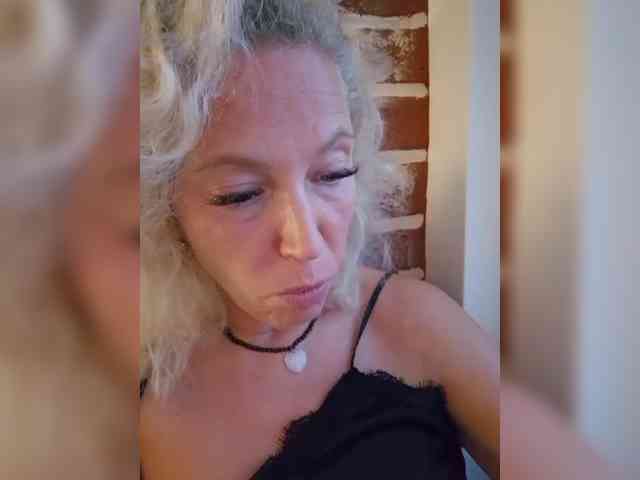 MoonKitten Live Webcam on BongaCams