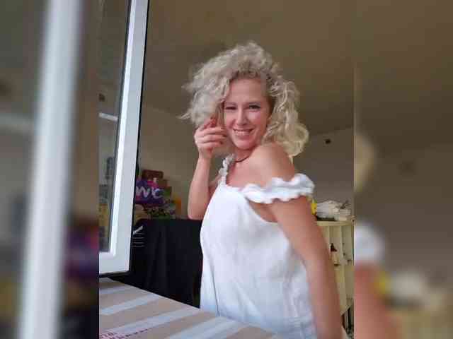 MoonKitten Sex Cam Show