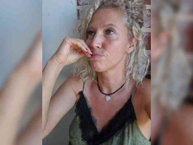 MoonKitten Sex Cam Show