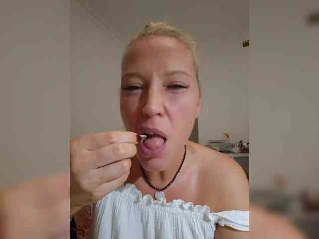MoonKitten Live Webcam on BongaCams