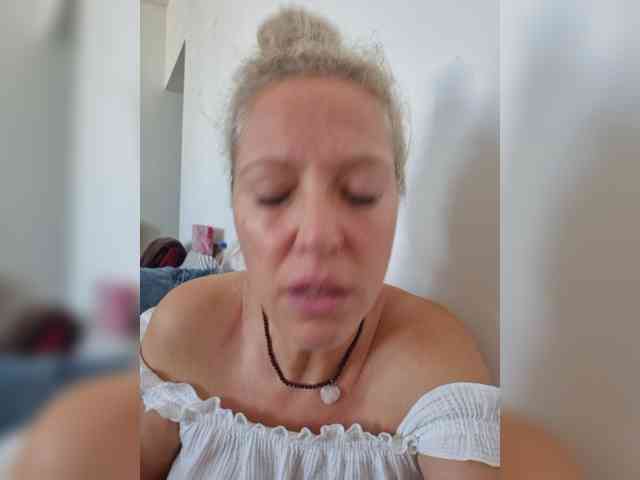 MoonKitten Sex Cam Show