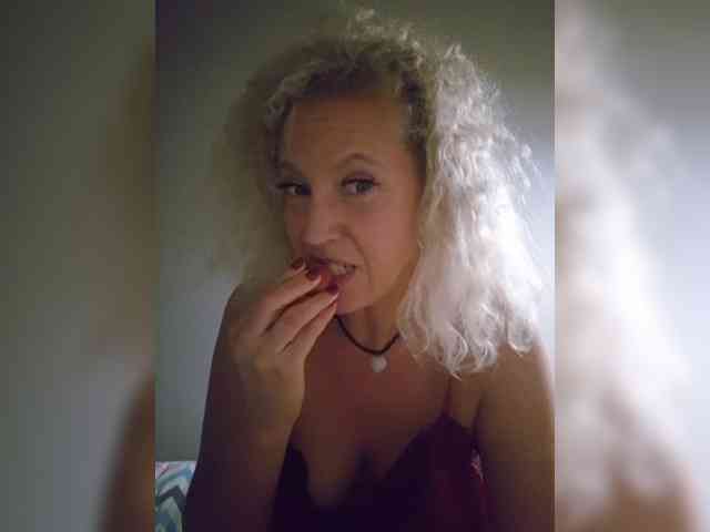 MoonKitten Sex Cam Show