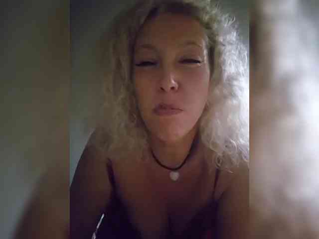 MoonKitten Sex Cam Show