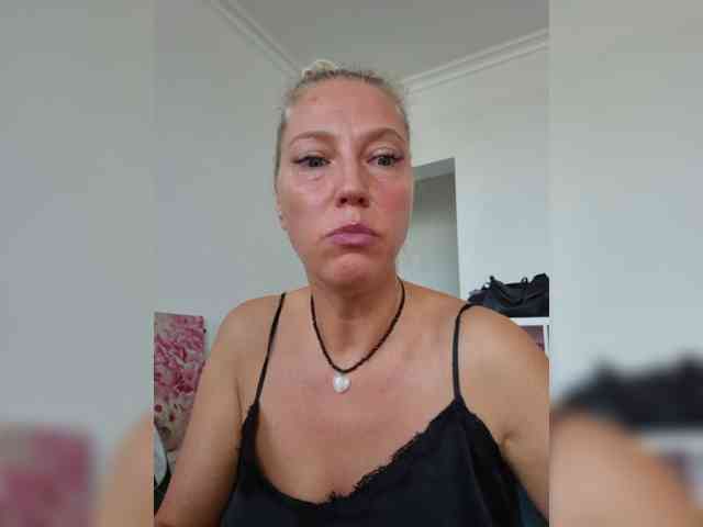 MoonKitten Live Webcam on BongaCams