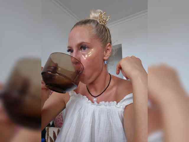 MoonKitten Live Webcam on BongaCams