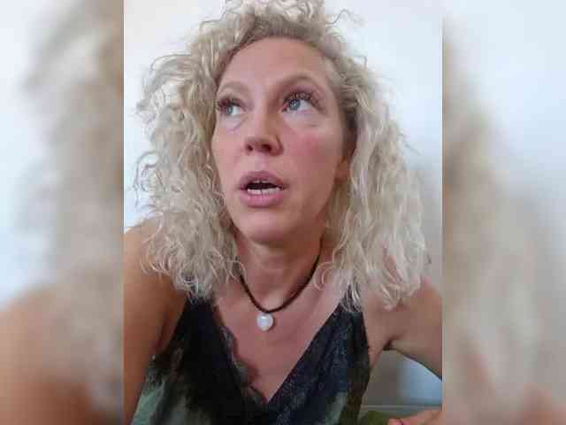 MoonKitten Sex Cam Show